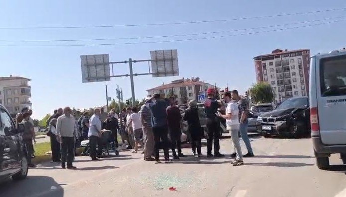 5 araçlık zincirleme trafik kazası