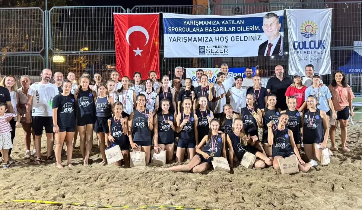 Gölcük’te Plaj Voleybolu Turnuvası Sonuçlandı