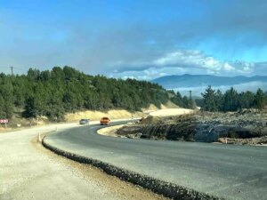 kutahyada tavsanli domanic devlet yolu calismalari hizla devam ediyor n8GA6kXx.jpg