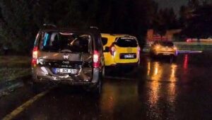 yagmur sonrasi zincirleme trafik kazasi huH3XTxI.jpg