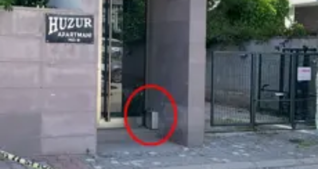 Şüpheli Çanta Patlatıldı, İçinden Makyaj Malzemeleri Çıktı