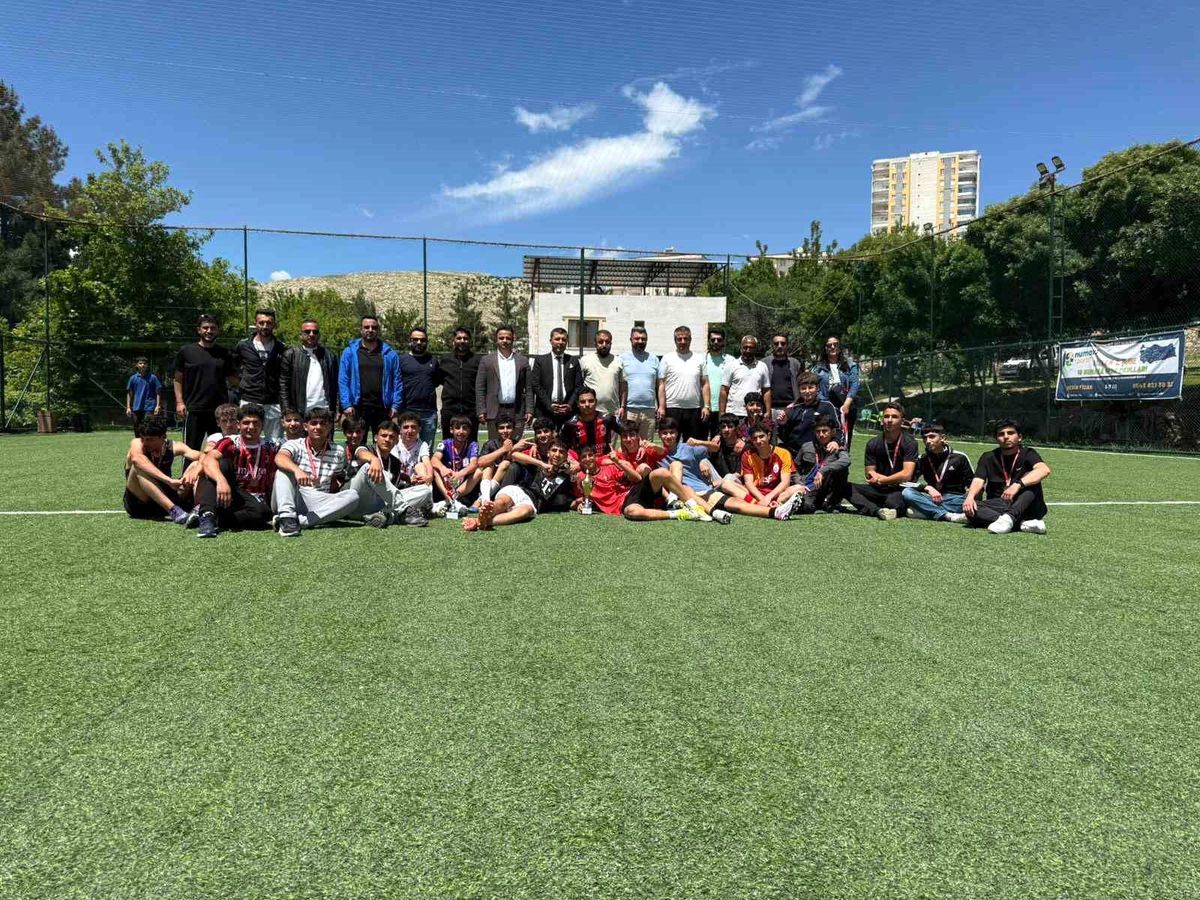 Diyarbakır’da “Maarifin Kalbinde Marifetli Gençlik” Futbol Turnuvası Coşkuyla Gerçekleşti