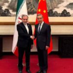 pekinde-kritik-hurmuz-zirvesi-arakci-cinli-mevkidasiyla-bir-araya-geldi-MdrbXYdx