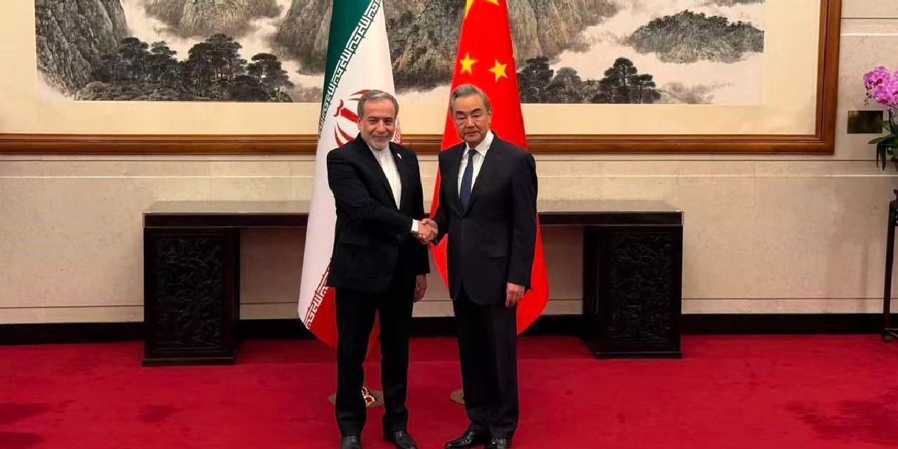 pekinde-kritik-hurmuz-zirvesi-arakci-cinli-mevkidasiyla-bir-araya-geldi-MdrbXYdx